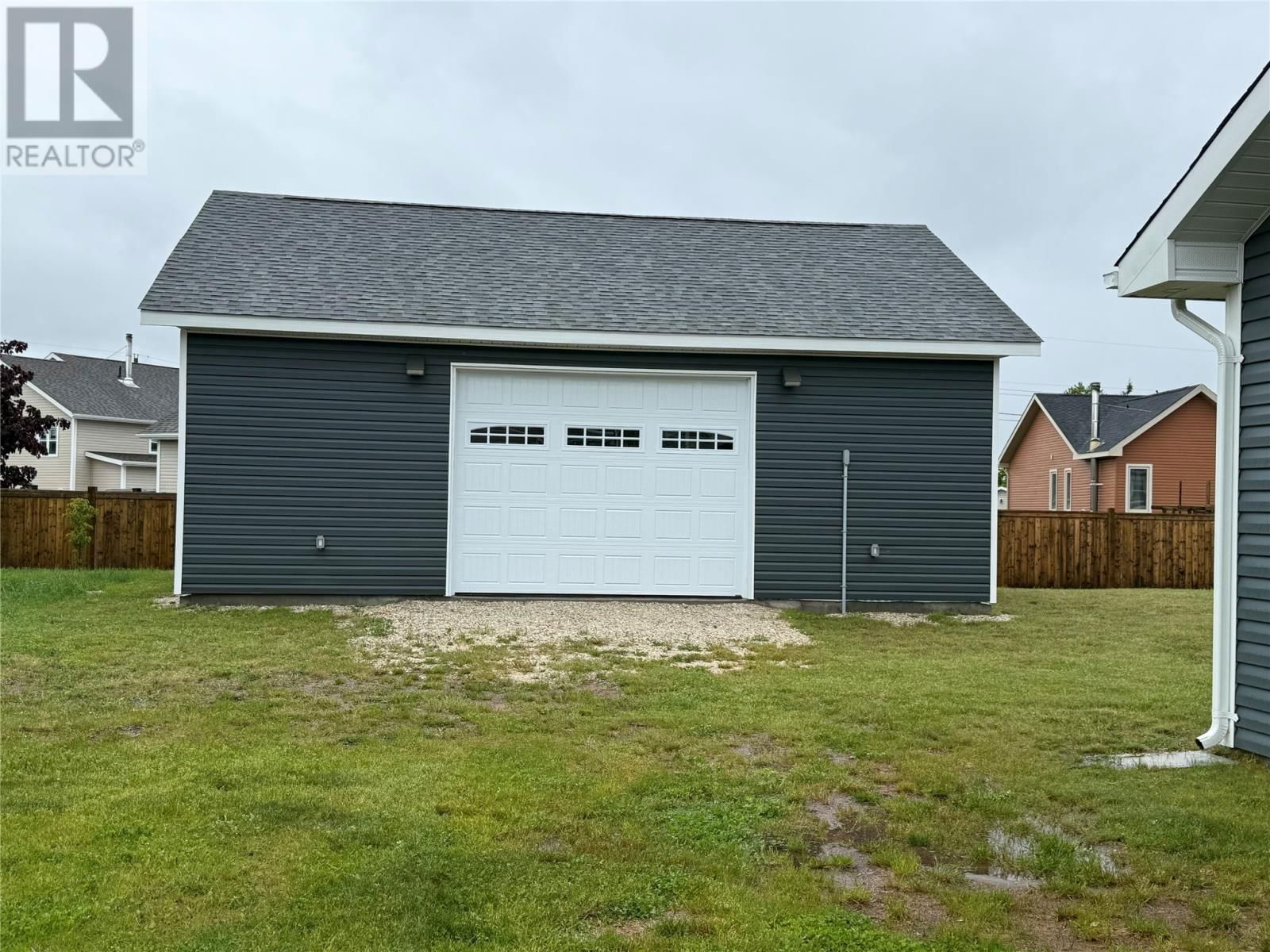 42 MURDOCH DRIVE Image 21