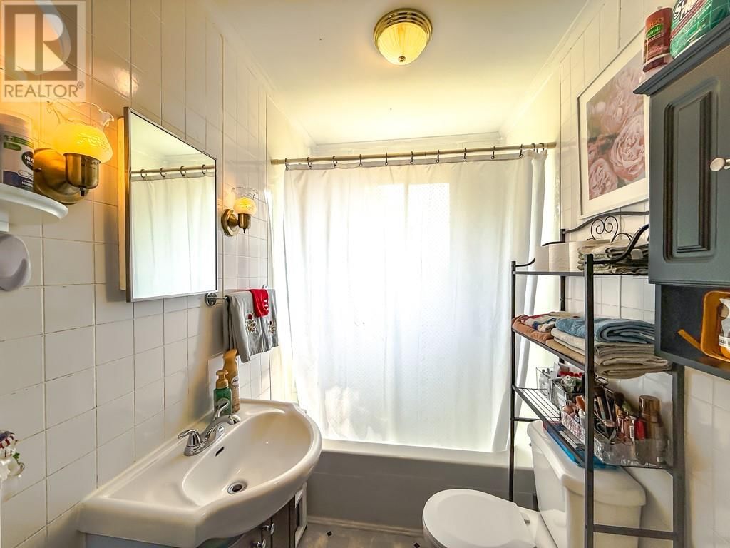 330-332 SHEARSTOWN ROAD Image 12
