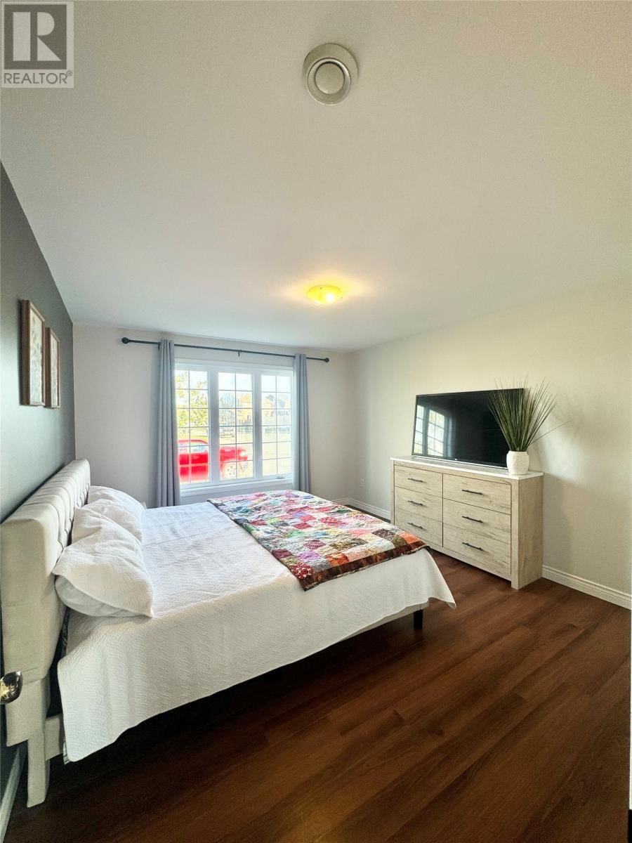 24 TREE TOP DRIVE Image 11