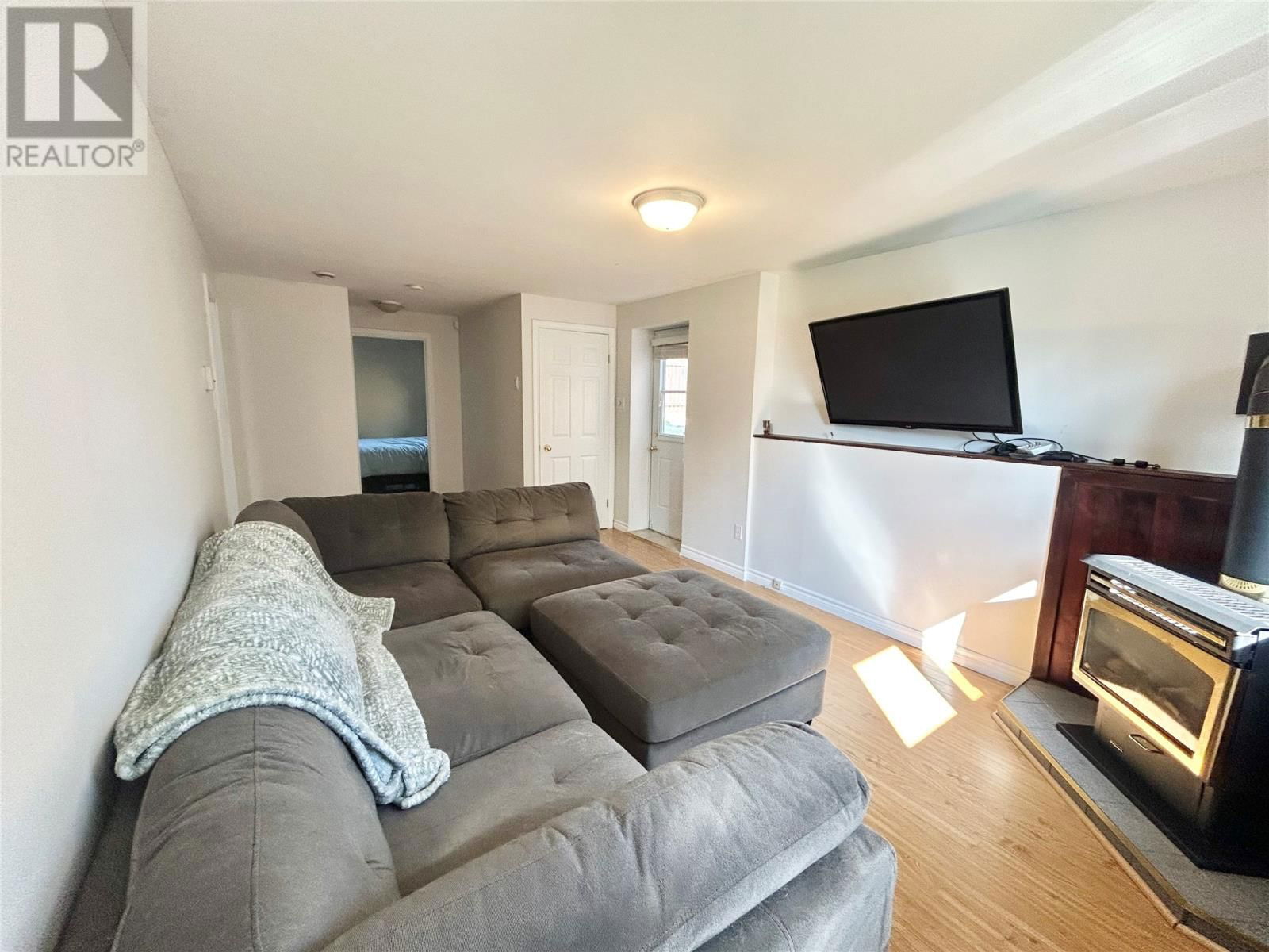 24 TREE TOP DRIVE Image 16