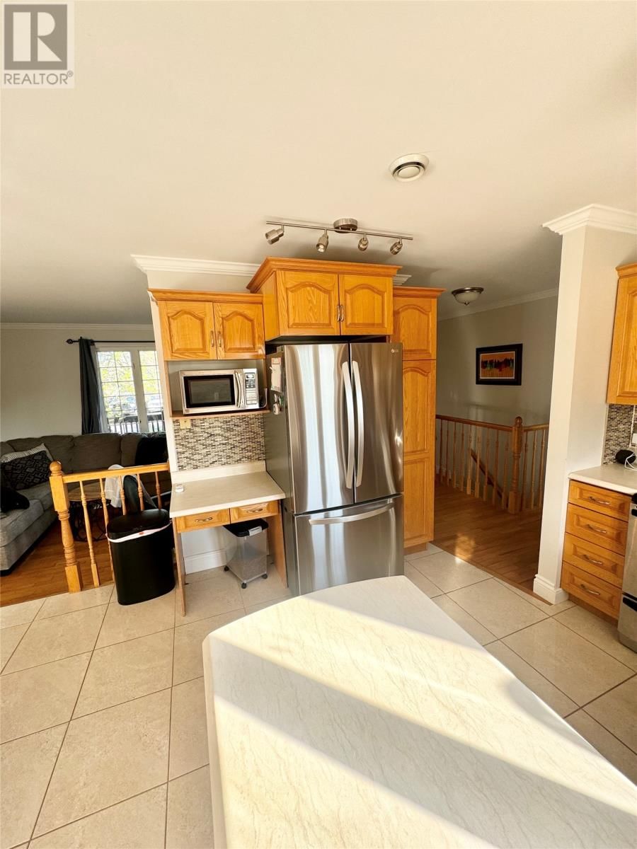 24 TREE TOP DRIVE Image 9