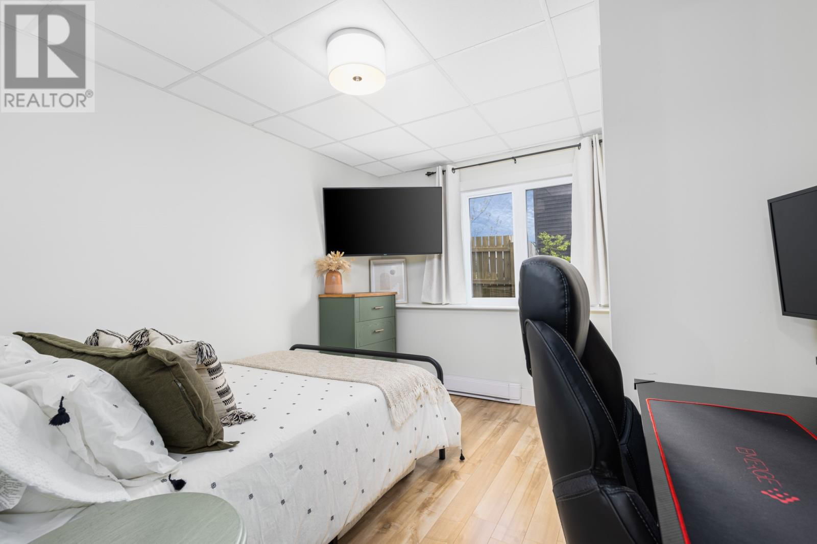 24 PHOENIX DRIVE Image 17