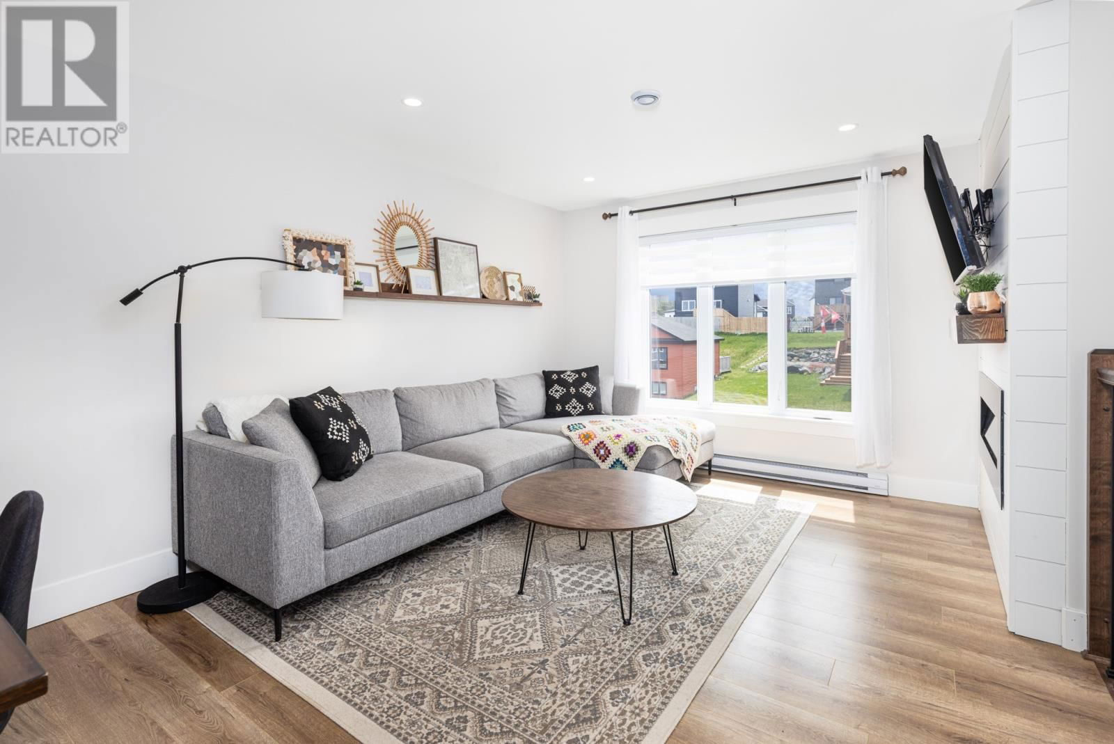 24 PHOENIX DRIVE Image 3