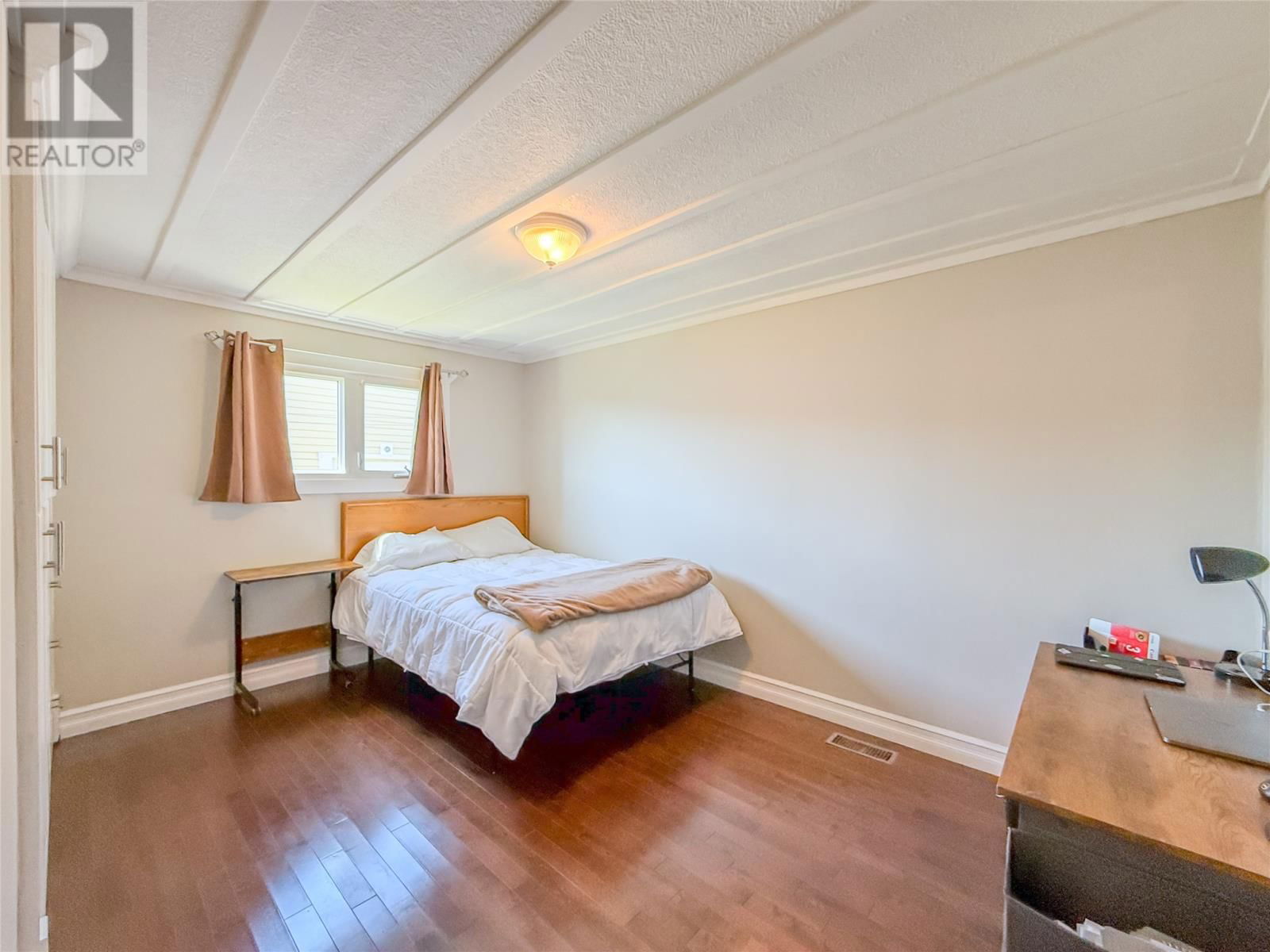 8 JUNIPER DRIVE Image 12