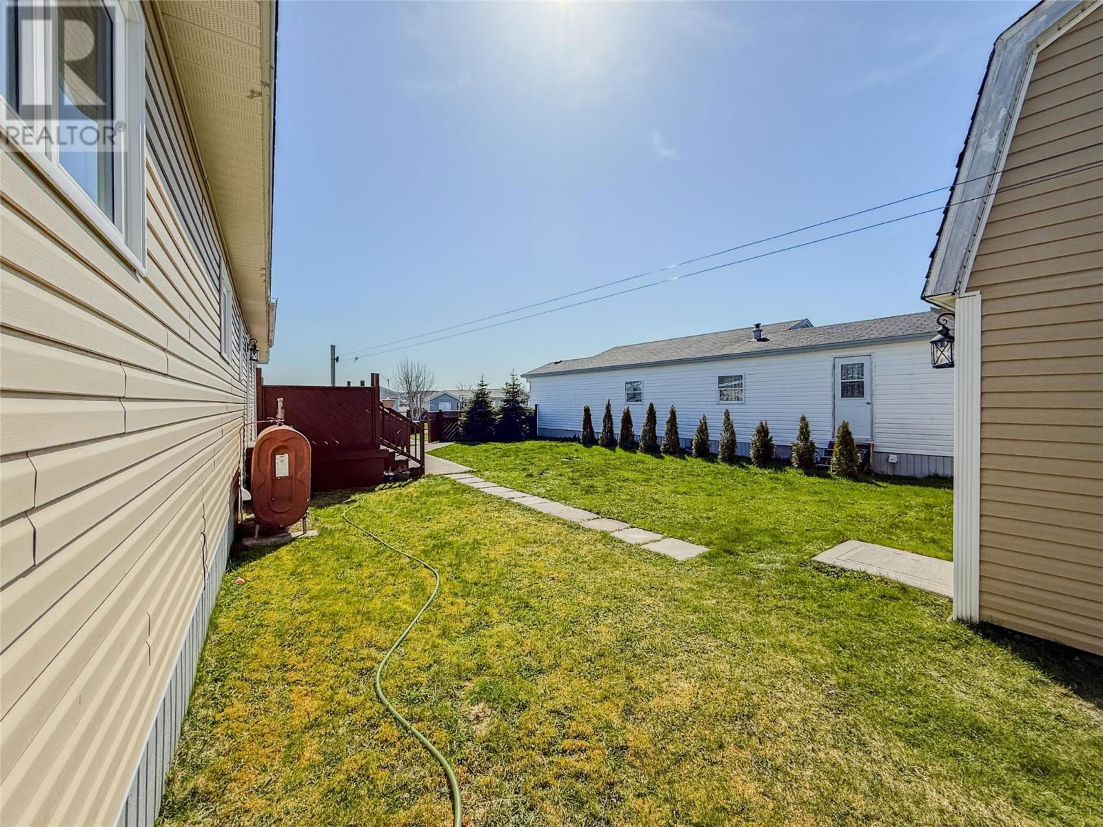8 JUNIPER DRIVE Image 17