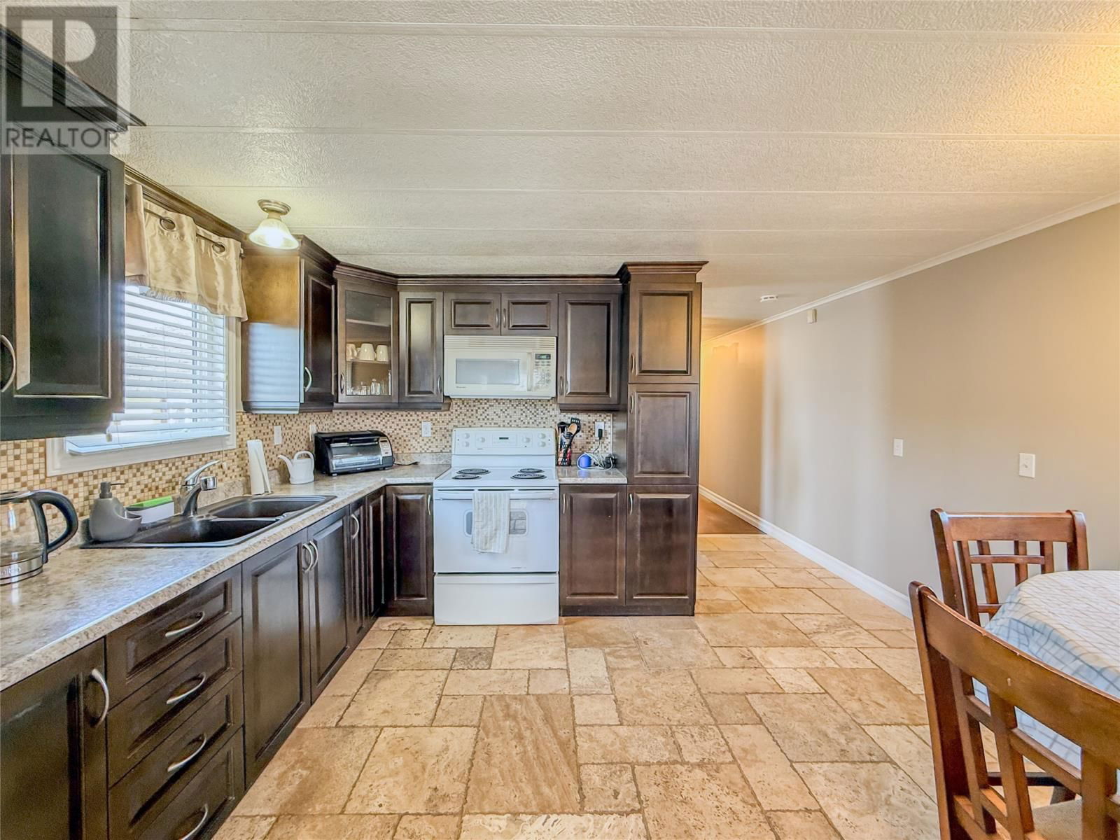 8 JUNIPER DRIVE Image 4