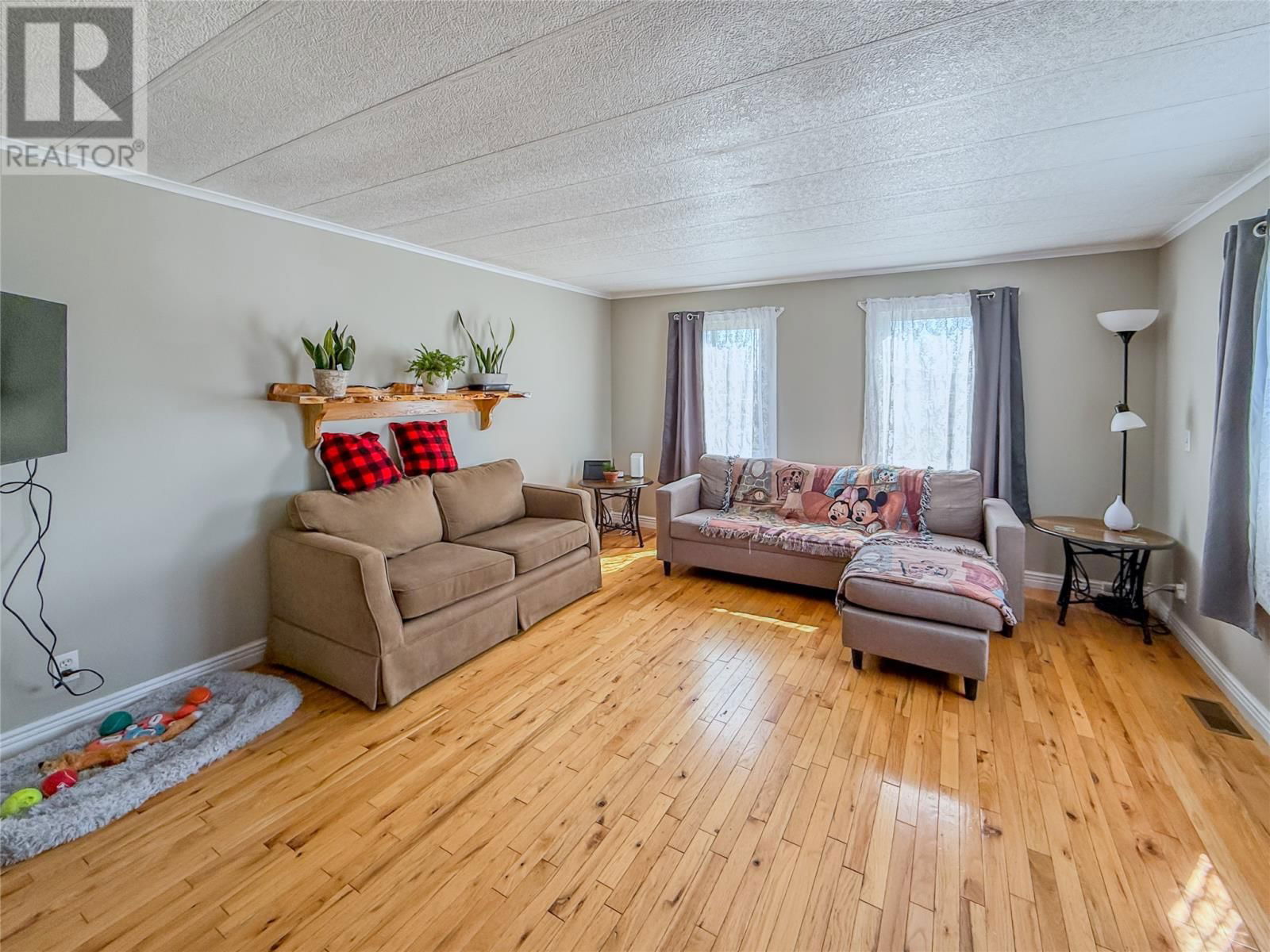 8 JUNIPER DRIVE Image 7