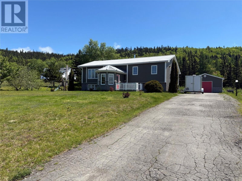 19 Gillingham Avenue Norris Arm Newfoundland & Labrador, A0G 3M0 - 5 Bedrooms Home For Sale