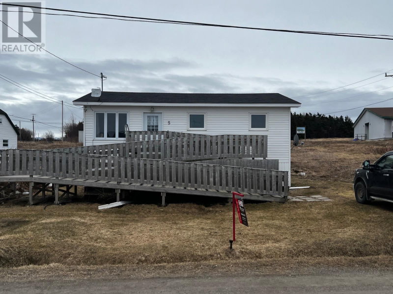 5 Grades Road Cow Head Newfoundland & Labrador, A0K 2A0 - 2 Bedrooms Home For Sale