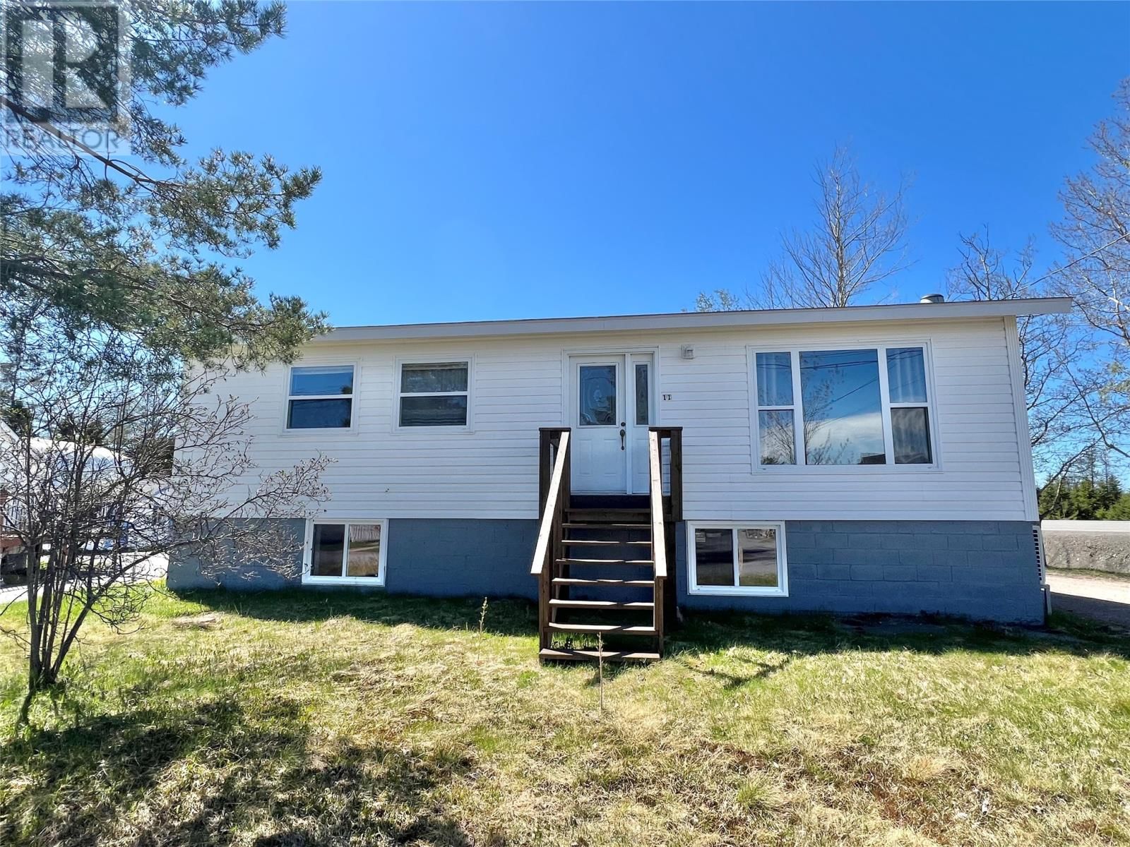 11 Fourth Avenue, Badger, Newfoundland & Labrador A0H 1A0