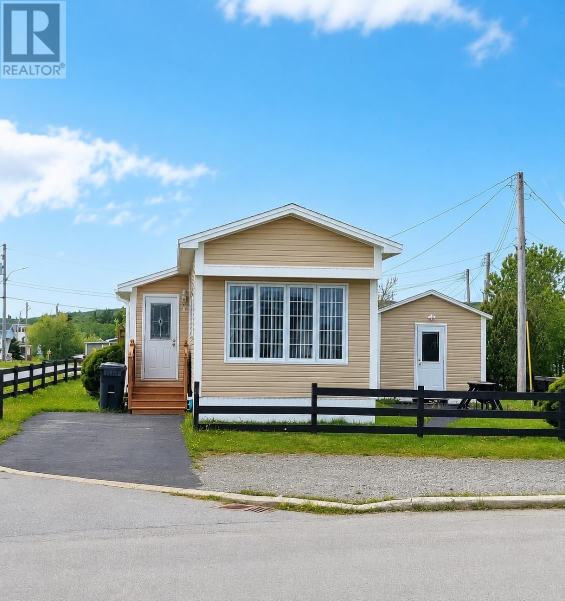 4 Springhill Road, Fortune, Newfoundland & Labrador A0E 1P0