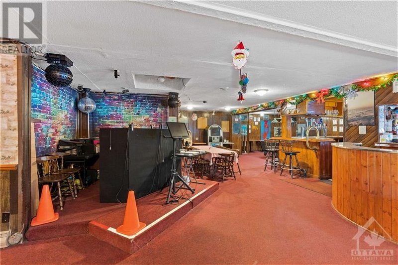 Image #1 of Restaurant for Sale at 940 Montreal Road, Ottawa, Ontario