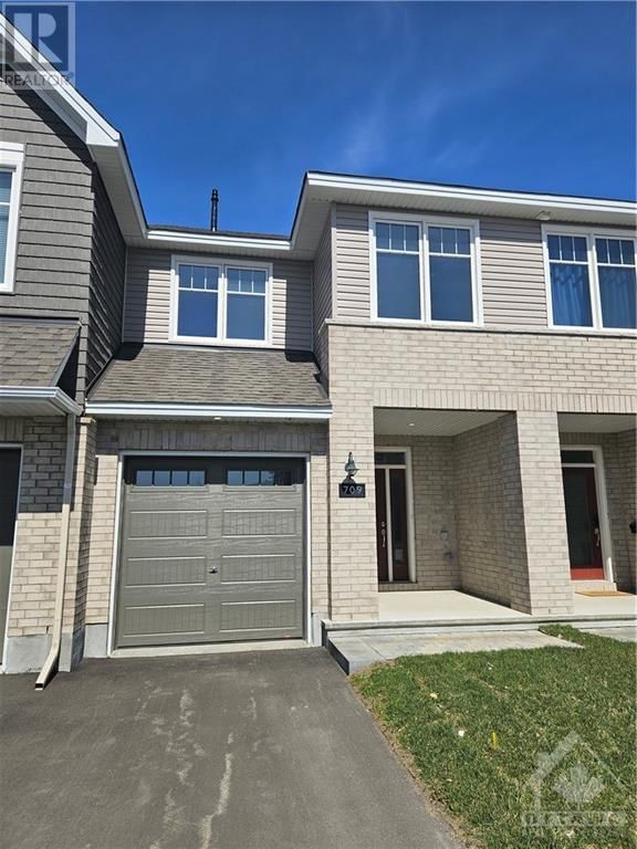 709 MAVERICK Crescent  Ottawa, K2S2X1 | Image 1