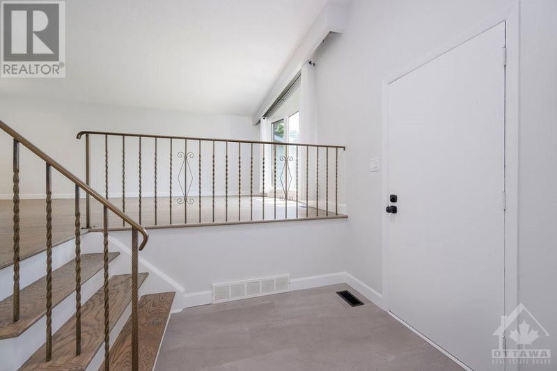 29 WOODHILL Crescent  Ottawa, K1B3B7 | Image 3