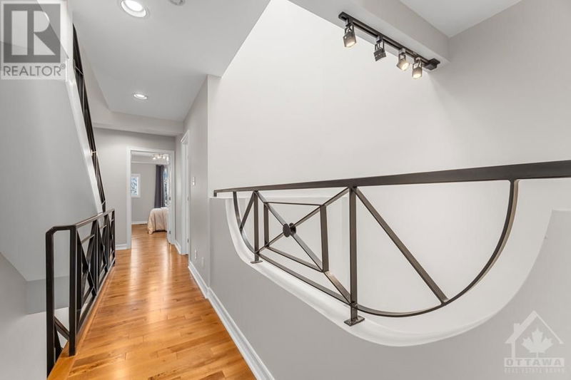 393 MACKAY Street  Ottawa, K1M2C5 | Image 16