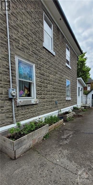 10 OGDEN Avenue  Smiths Falls, K7A2L6 | Image 5