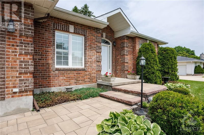 243 MARILYN Avenue  Ottawa, K1V7E4 | Image 2