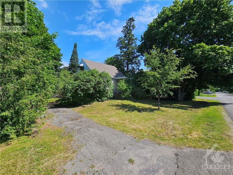 51 ST CLAIRE Avenue  Ottawa, K2G2A3 | Image 1