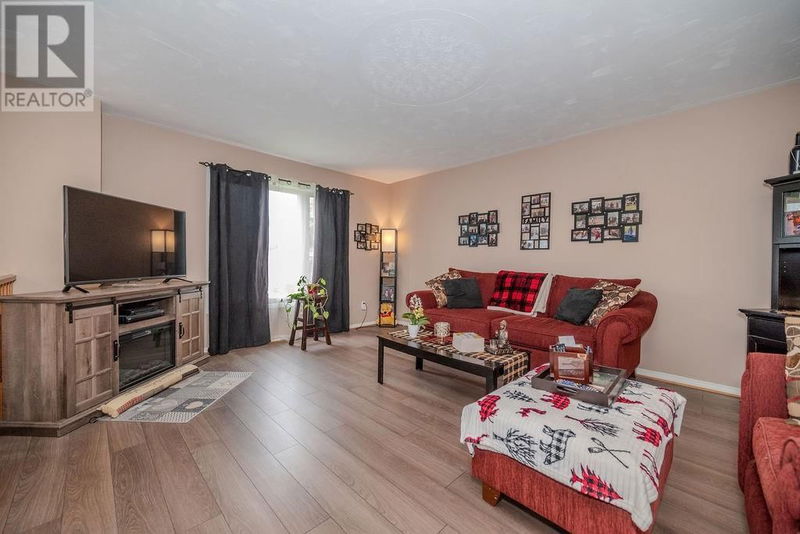 621 WESTON Street  Pembroke, K8A8M1 | Image 12