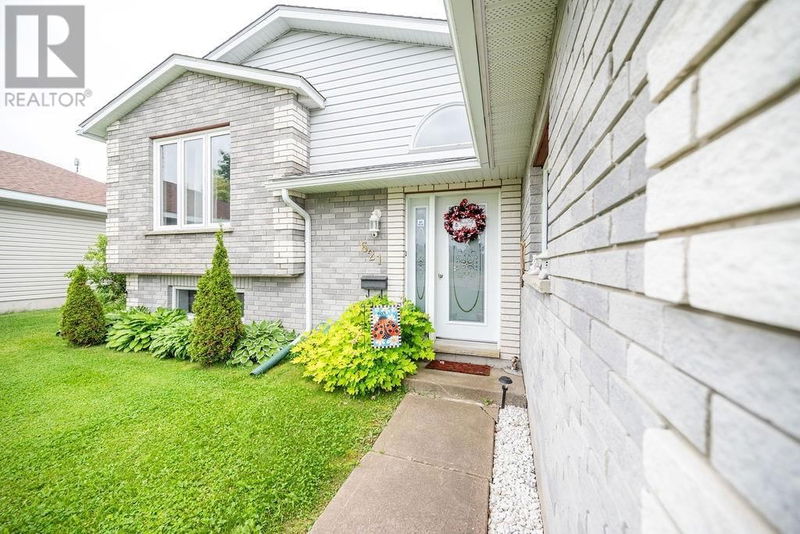 621 WESTON Street  Pembroke, K8A8M1 | Image 2