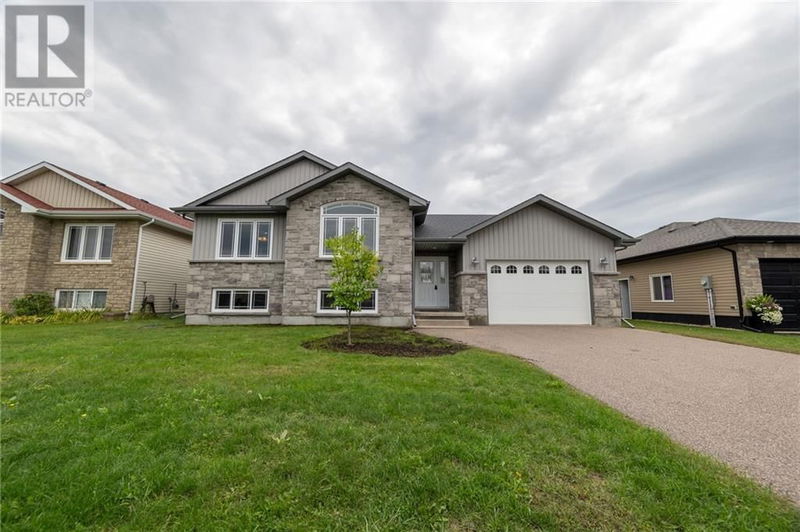 1051 BUTLER Boulevard  Petawawa, K8H0C2 | Image 1