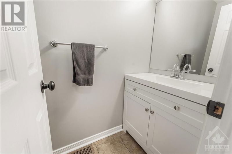 31 ROBARTS Crescent  Ottawa, K2L3Z4 | Image 15