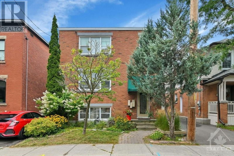 55 IVY Crescent  Ottawa, K1M1Y1 | Image 1