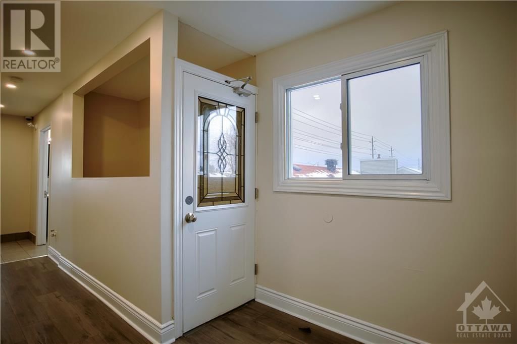 1439 WOODROFFE AVENUE UNIT#4 Image 2