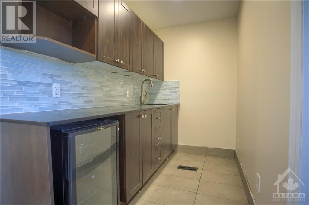 1439 WOODROFFE AVENUE UNIT#4 Image 7