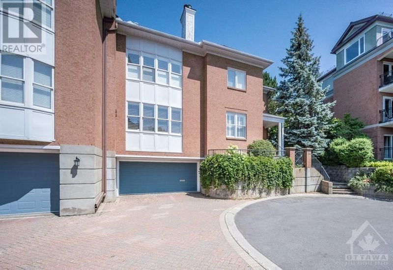 33 DURHAM Private  Ottawa, K1M2J1 | Image 1