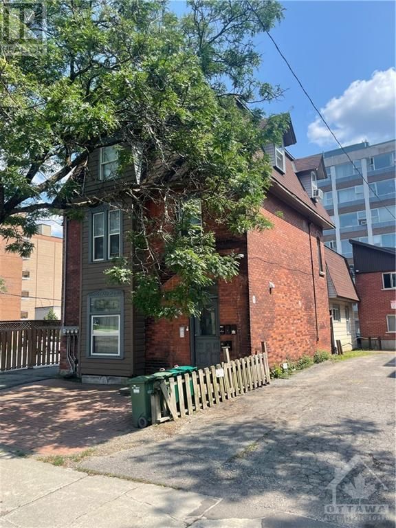 438 LEWIS Street  Ottawa, K2P0T3 | Image 2