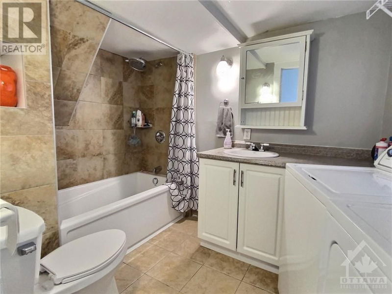 209 LORETTA Avenue  Ottawa, K1S4P6 | Image 2