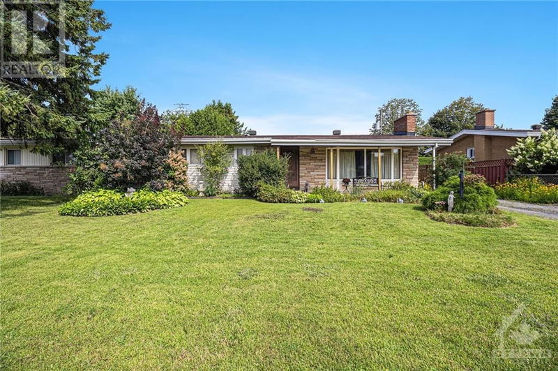 9 SPRING GARDEN Avenue  Ottawa, K2G3B1 | Image 1