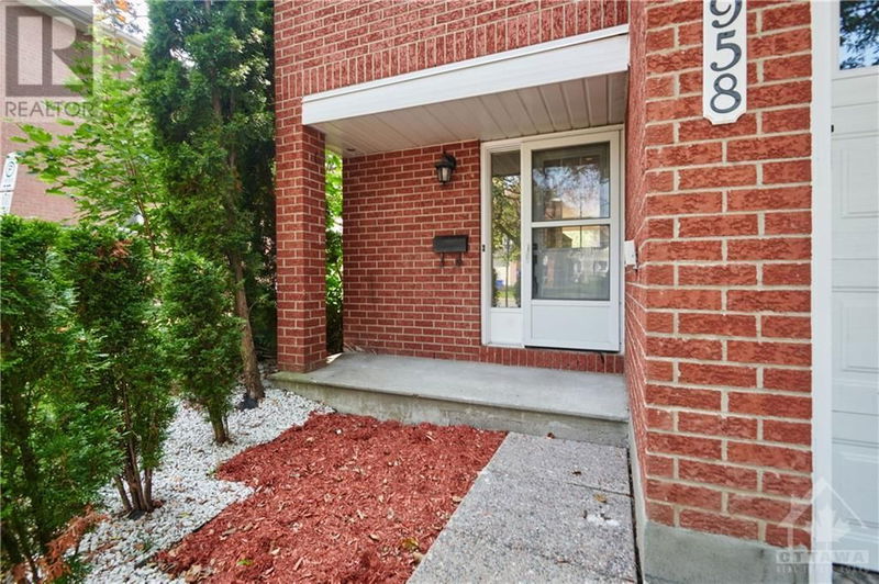 1958 CRESTDALE Street  Orleans, K1C7J8 | Image 2