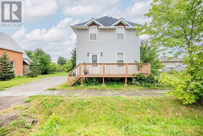 465 SOMERSET Street  Pembroke, K8A4C5 | Image 2