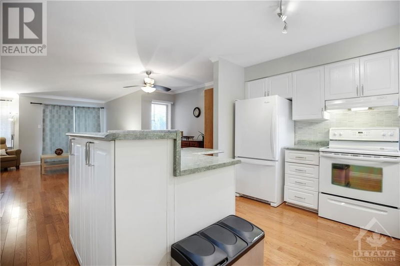 33 CRISPIN Private  Ottawa, K1K2T7 | Image 6