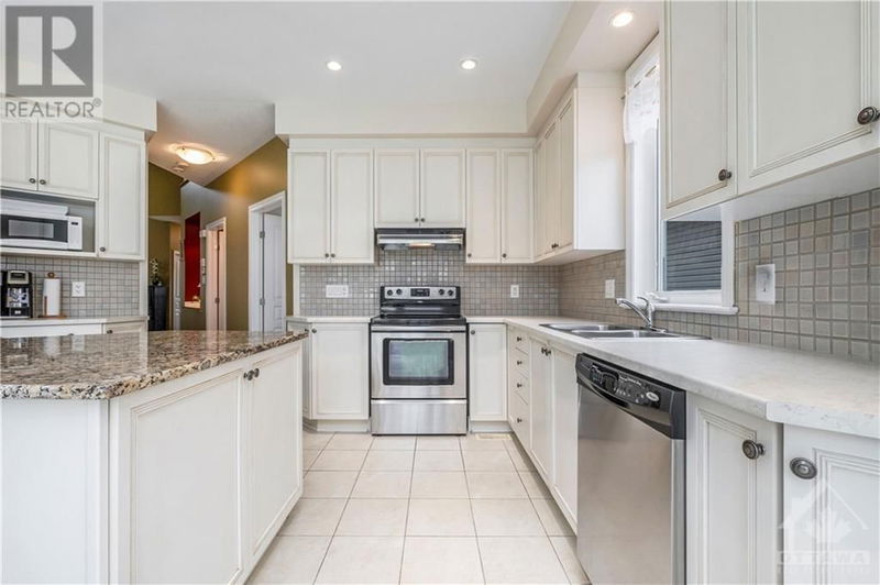 334 WEST RIDGE Drive  Ottawa, K2S2G7 | Image 12