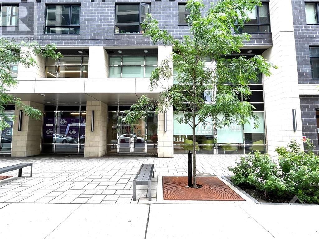 105 CHAMPAGNE AVENUE UNIT#1910 Image 2