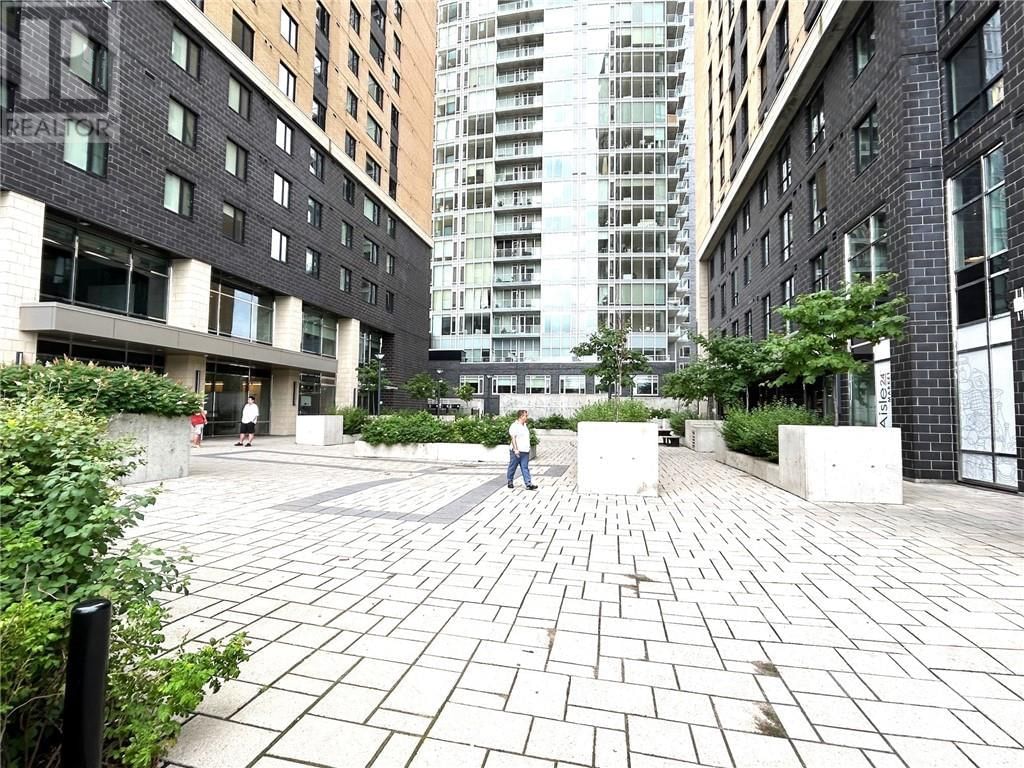 105 CHAMPAGNE AVENUE UNIT#1910 Image 28