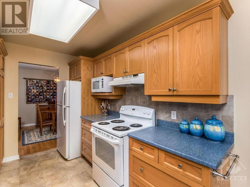 31 SPRINGCREEK Crescent  Ottawa, K2M2K7 | Image 11