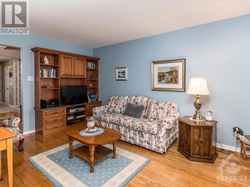 31 SPRINGCREEK Crescent  Ottawa, K2M2K7 | Image 7