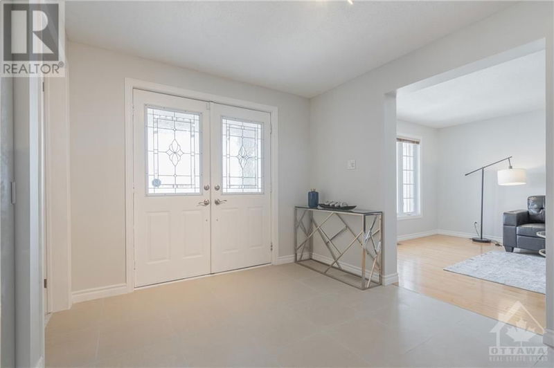 1816 THORNECREST Street  Ottawa, K1C6K8 | Image 2