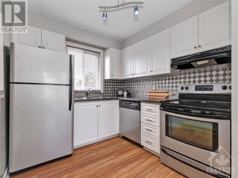 39 CASTLEGREEN Private  Ottawa, K1T3N4 | Image 7