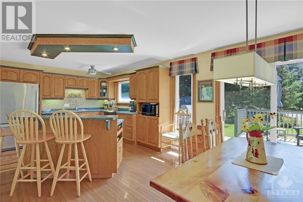 4537 KINGFISH BAY ROAD N Image 11