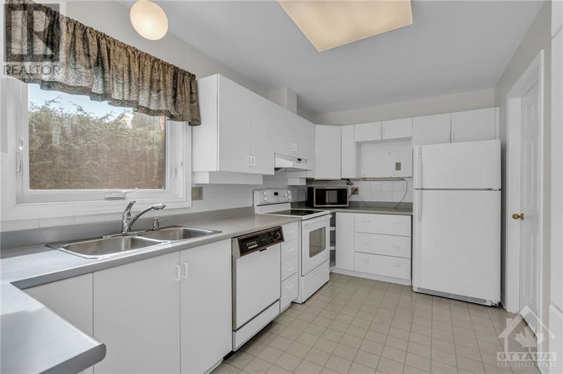 31 PINE NEEDLES Court  Ottawa, K2S1G5 | Image 11