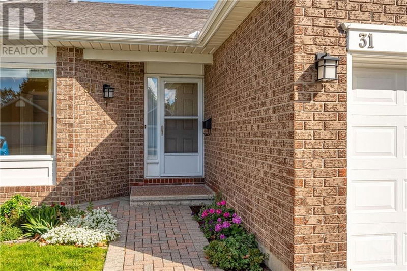 31 PINE NEEDLES Court  Ottawa, K2S1G5 | Image 2