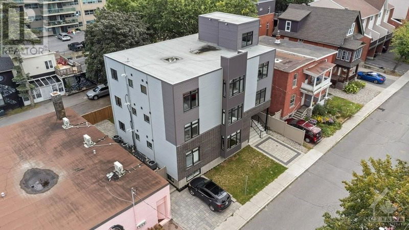 9 SPADINA Avenue  Ottawa, K1Y2B8 | Image 2