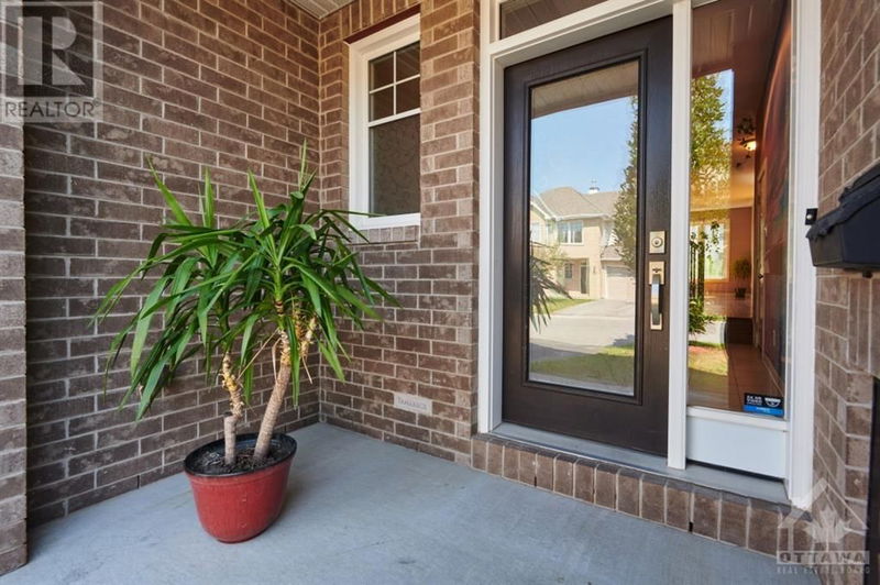 727 HAZELNUT Crescent  Gloucester, K1T0K3 | Image 3