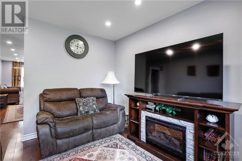 906 CAHIL Drive West Ottawa, K1V9A2 | Image 12