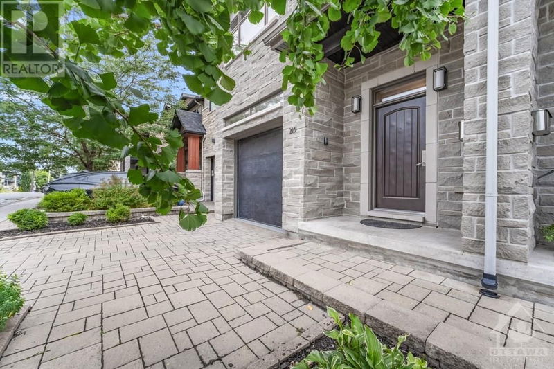 219 CARLETON Avenue  Ottawa, K1Y0J5 | Image 2